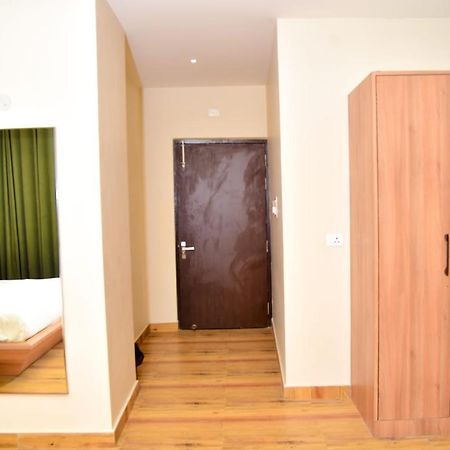 Hotel Olive Crown Лакхнау Экстерьер фото