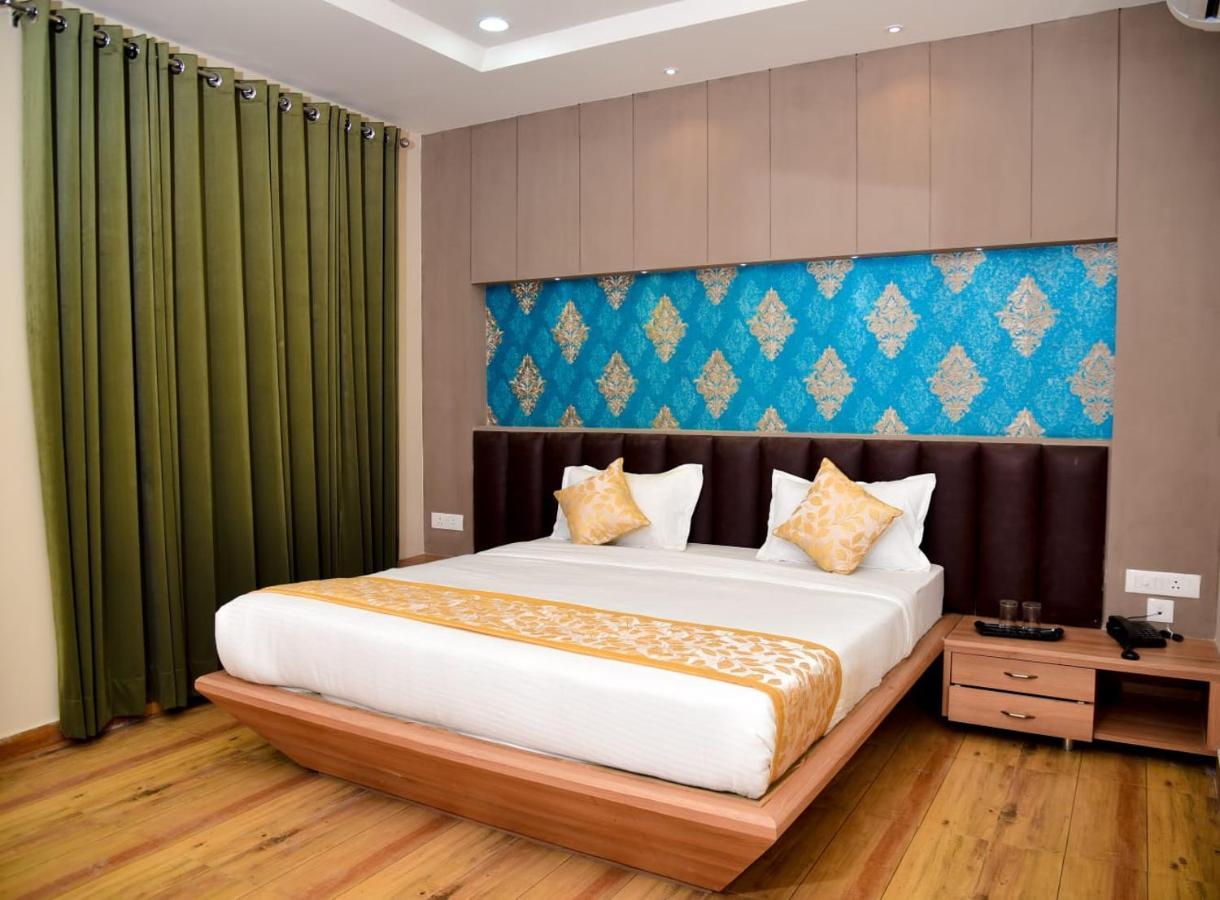 Hotel Olive Crown Лакхнау Экстерьер фото