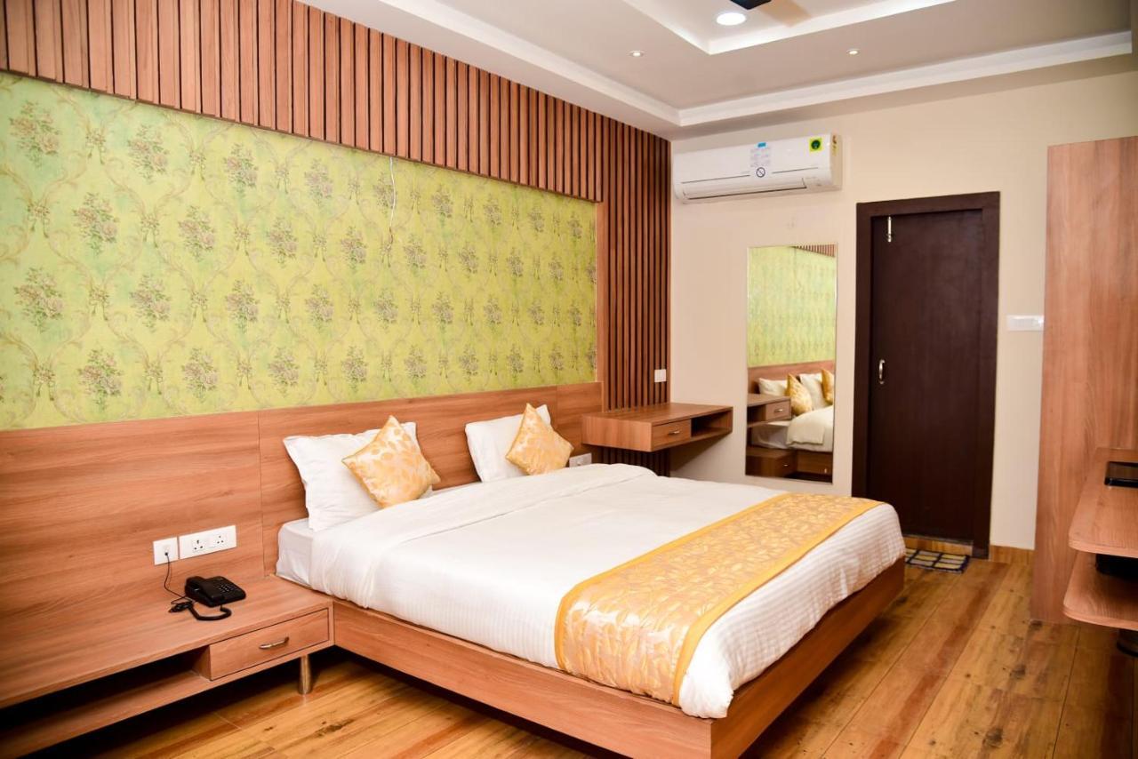 Hotel Olive Crown Лакхнау Экстерьер фото