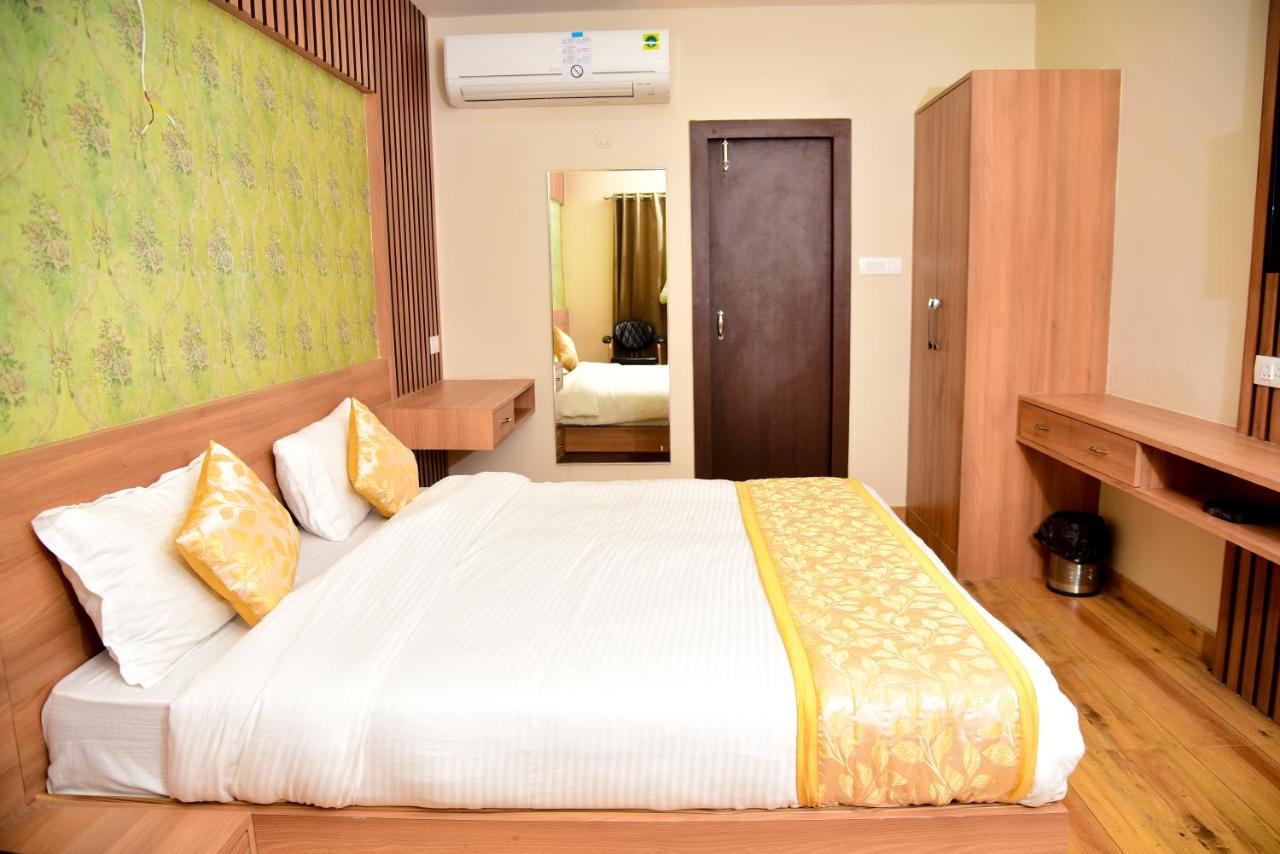 Hotel Olive Crown Лакхнау Экстерьер фото