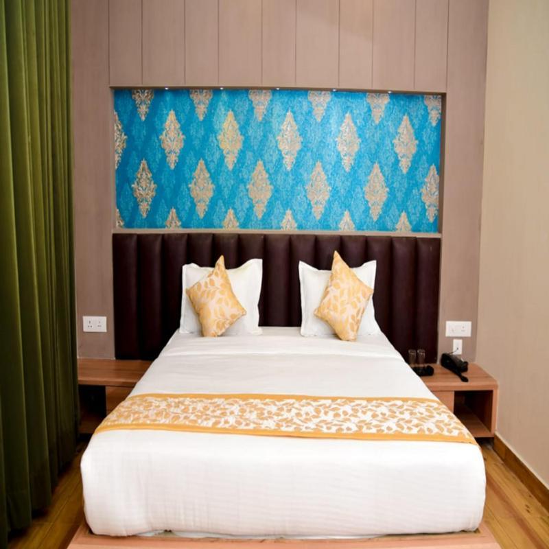 Hotel Olive Crown Лакхнау Экстерьер фото