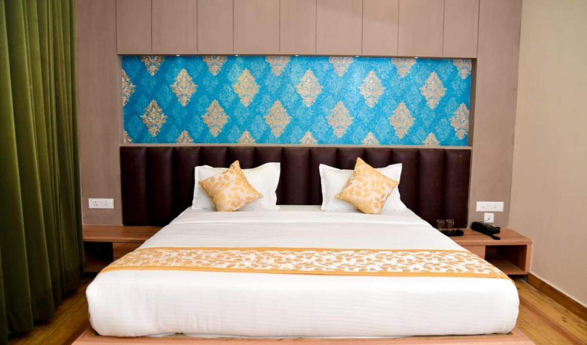 Hotel Olive Crown Лакхнау Экстерьер фото