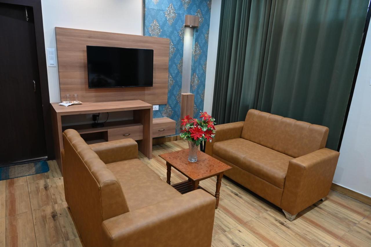 Hotel Olive Crown Лакхнау Экстерьер фото