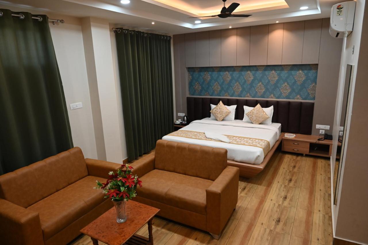 Hotel Olive Crown Лакхнау Экстерьер фото